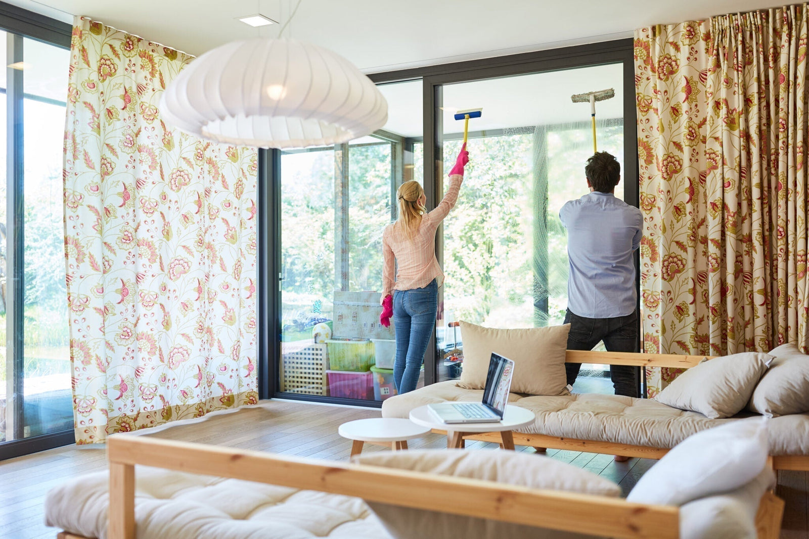 Sauberes Zuhause, strapazierte Hände? Was beim Putzen wirklich passiert